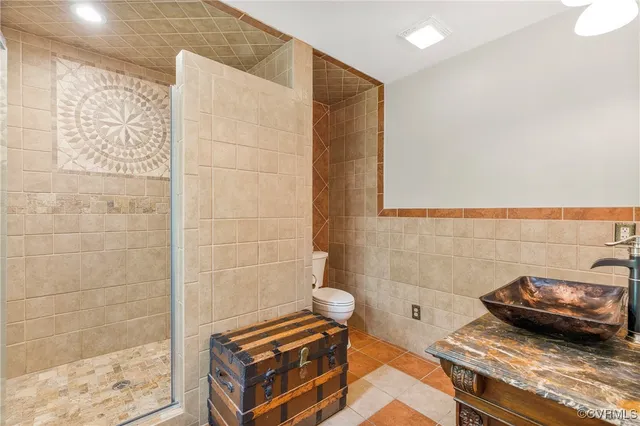 a bathroom with a bathtub