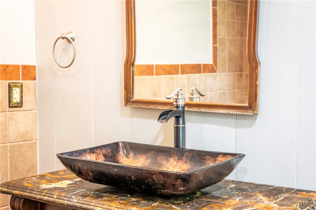 504 Springbranch Road Lexington, VA 24450 - Photo 37 of 50 a room with a table and a window