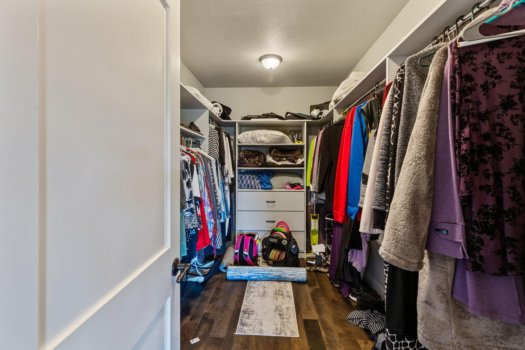 286 Rockinghorse Drive Grants Pass, OR 97527 - Photo 17 of 54 spacious walk-in closet