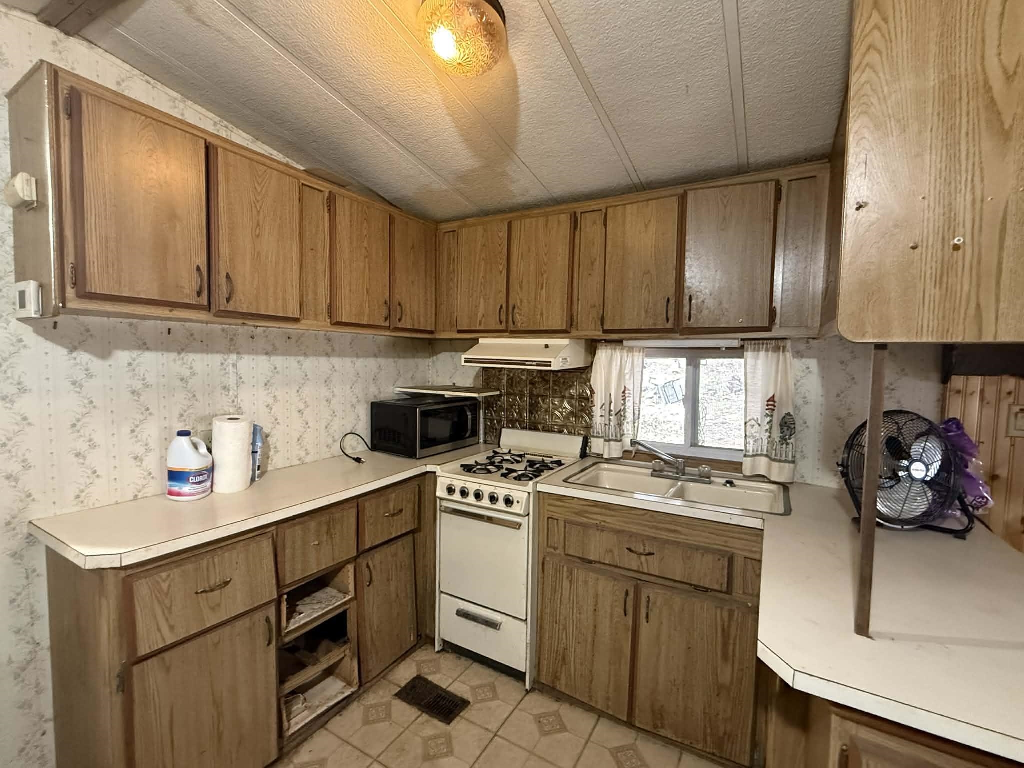 2829 4th Oxford, WI 53952 - Photo 10 of 27