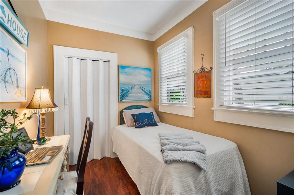 2402 North Ridgewood Avenue Tampa, FL 33602 - Photo 14 of 56