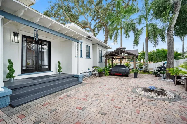 a view of a house with backyard and sitting area