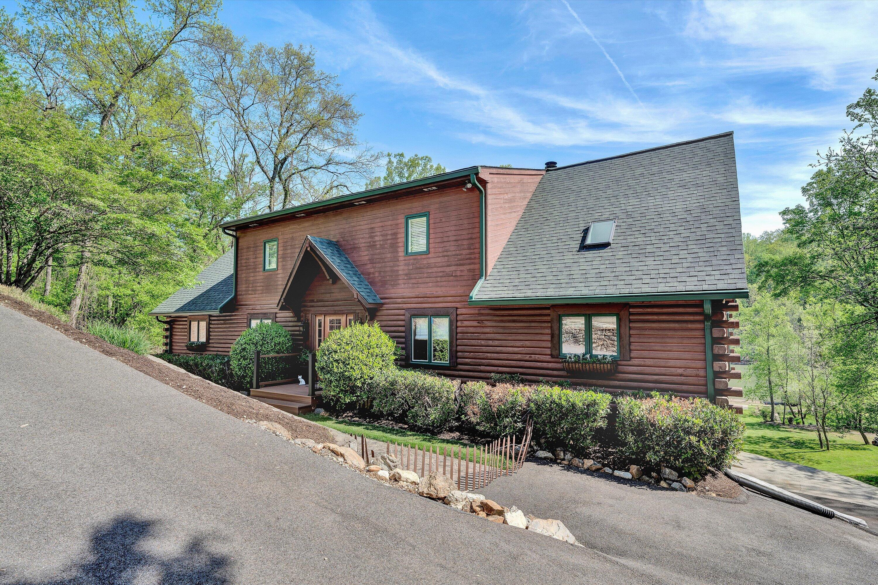 540 Lakeshore Terrace Road Hardy, VA 24101 - Photo 2 of 81 01-DSC00214