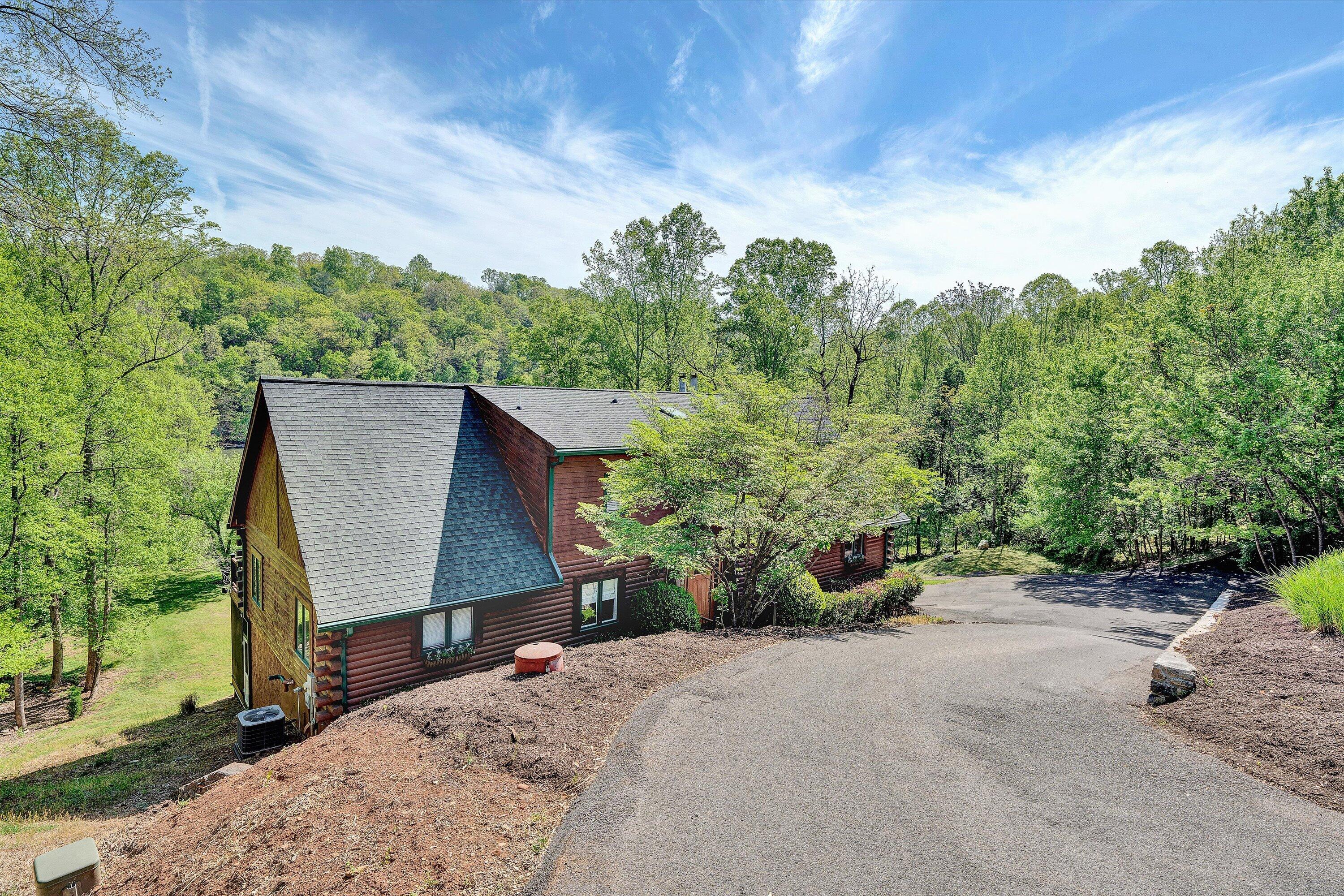 540 Lakeshore Terrace Road Hardy, VA 24101 - Photo 5 of 81 04-DSC00223