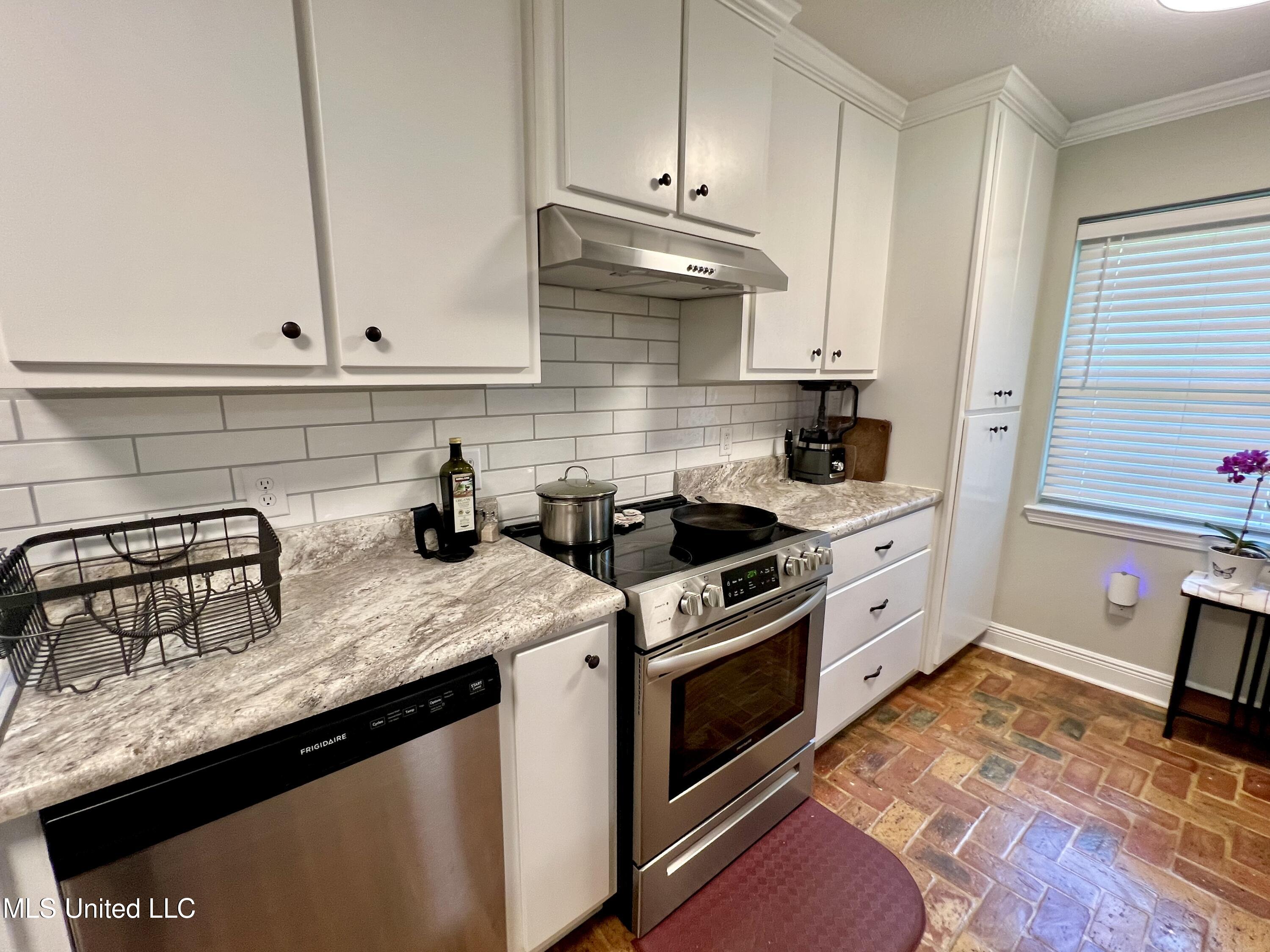 2621 Pintail Road Moss Point, MS 39562 - Photo 11 of 46 IMG_6957