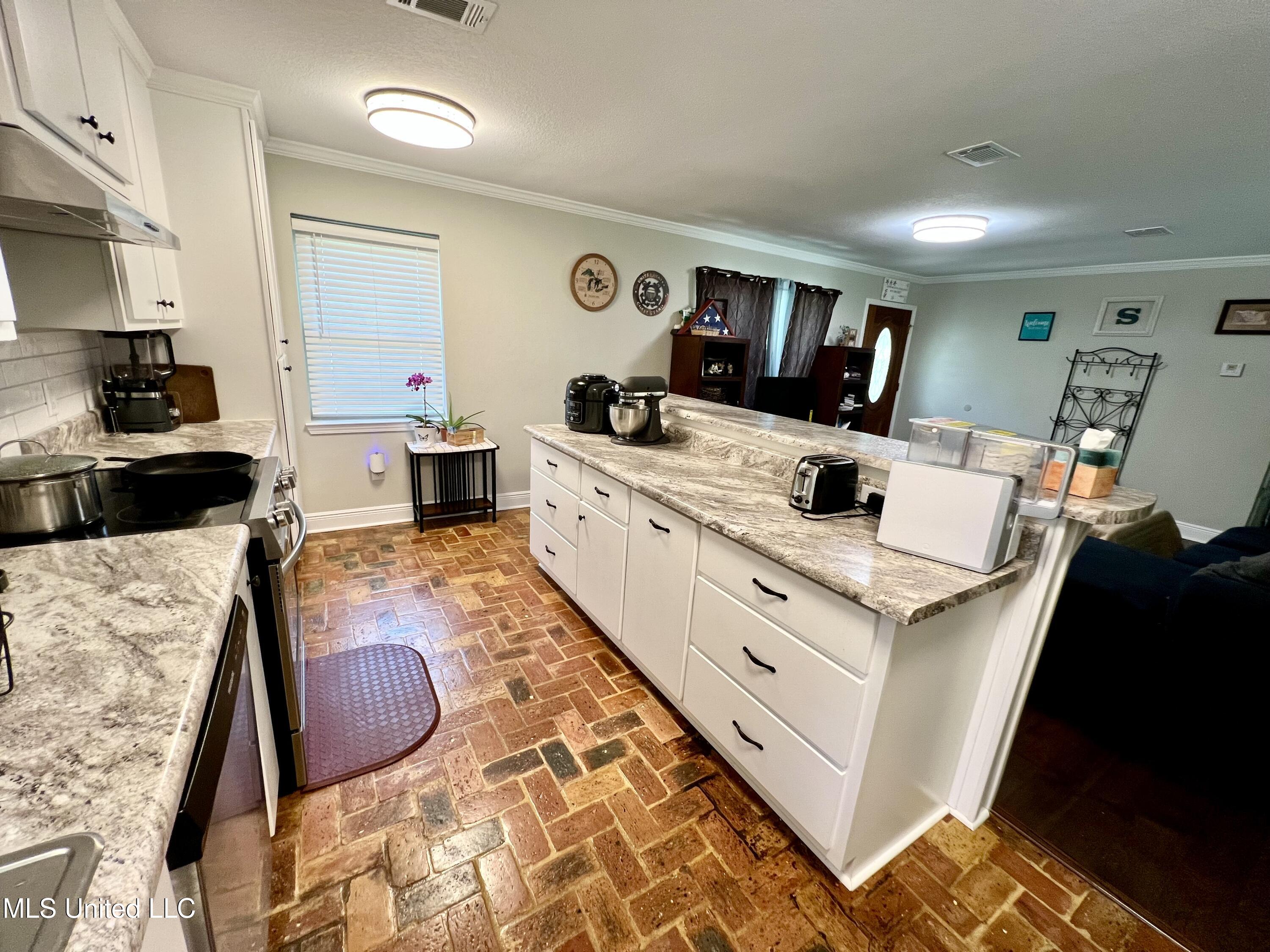 2621 Pintail Road Moss Point, MS 39562 - Photo 12 of 46 IMG_6956