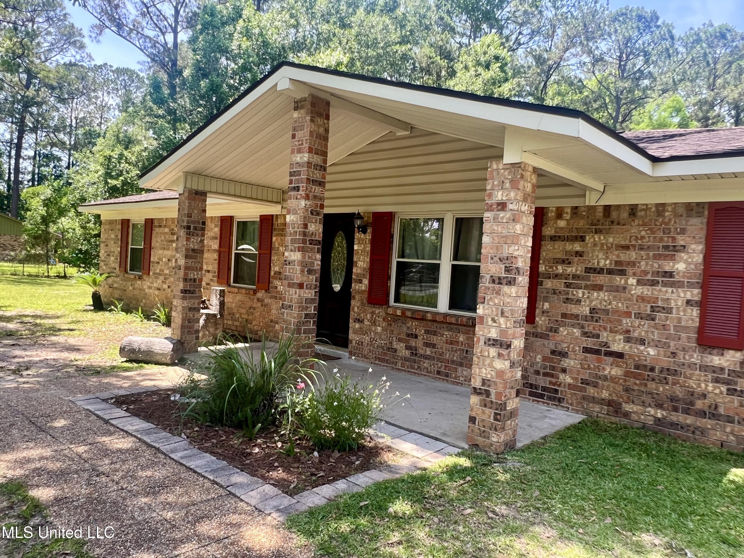 2621 Pintail Road Moss Point, MS 39562 - Photo 2 of 46 IMG_6935