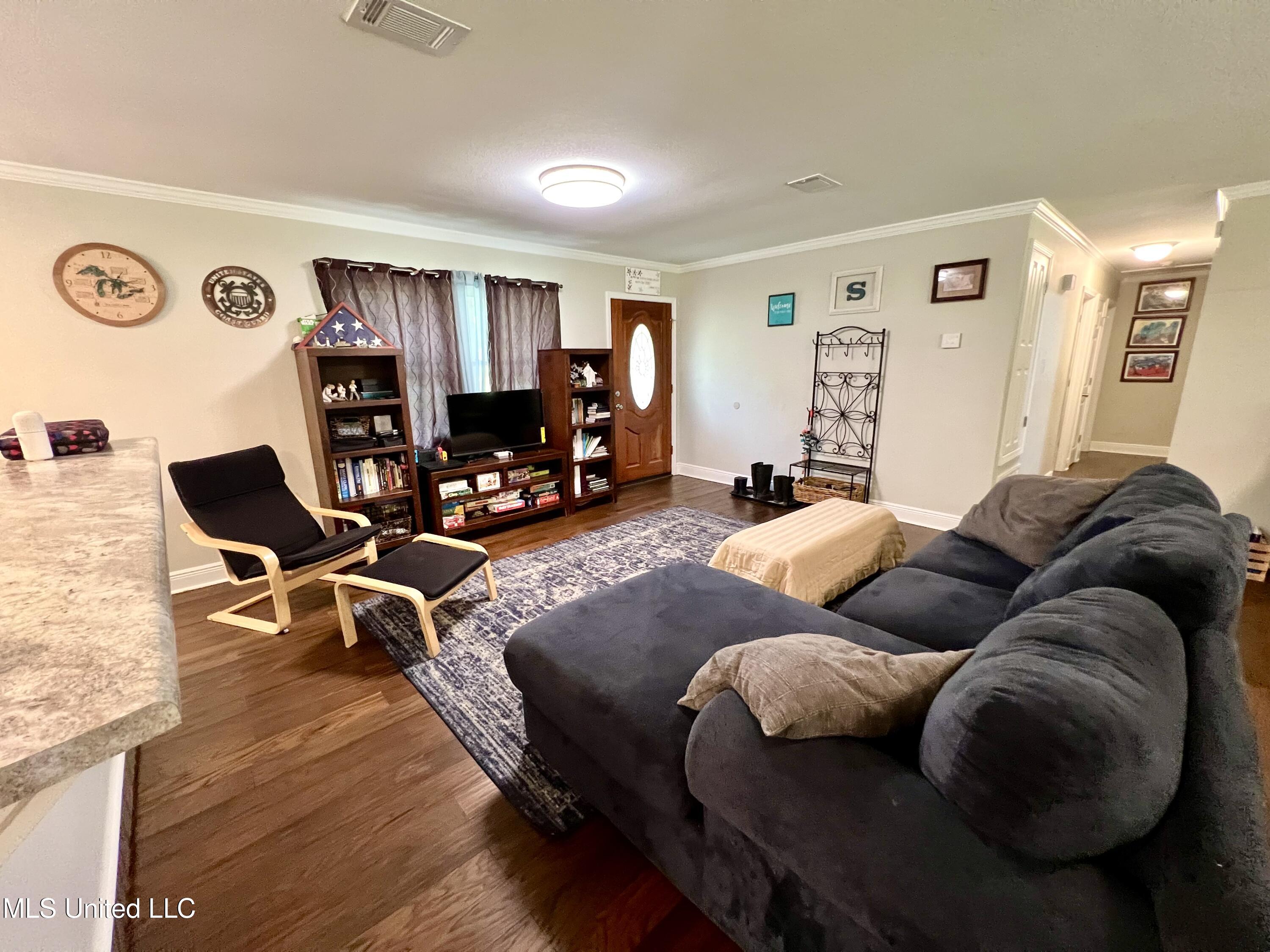 2621 Pintail Road Moss Point, MS 39562 - Photo 5 of 46 IMG_8067