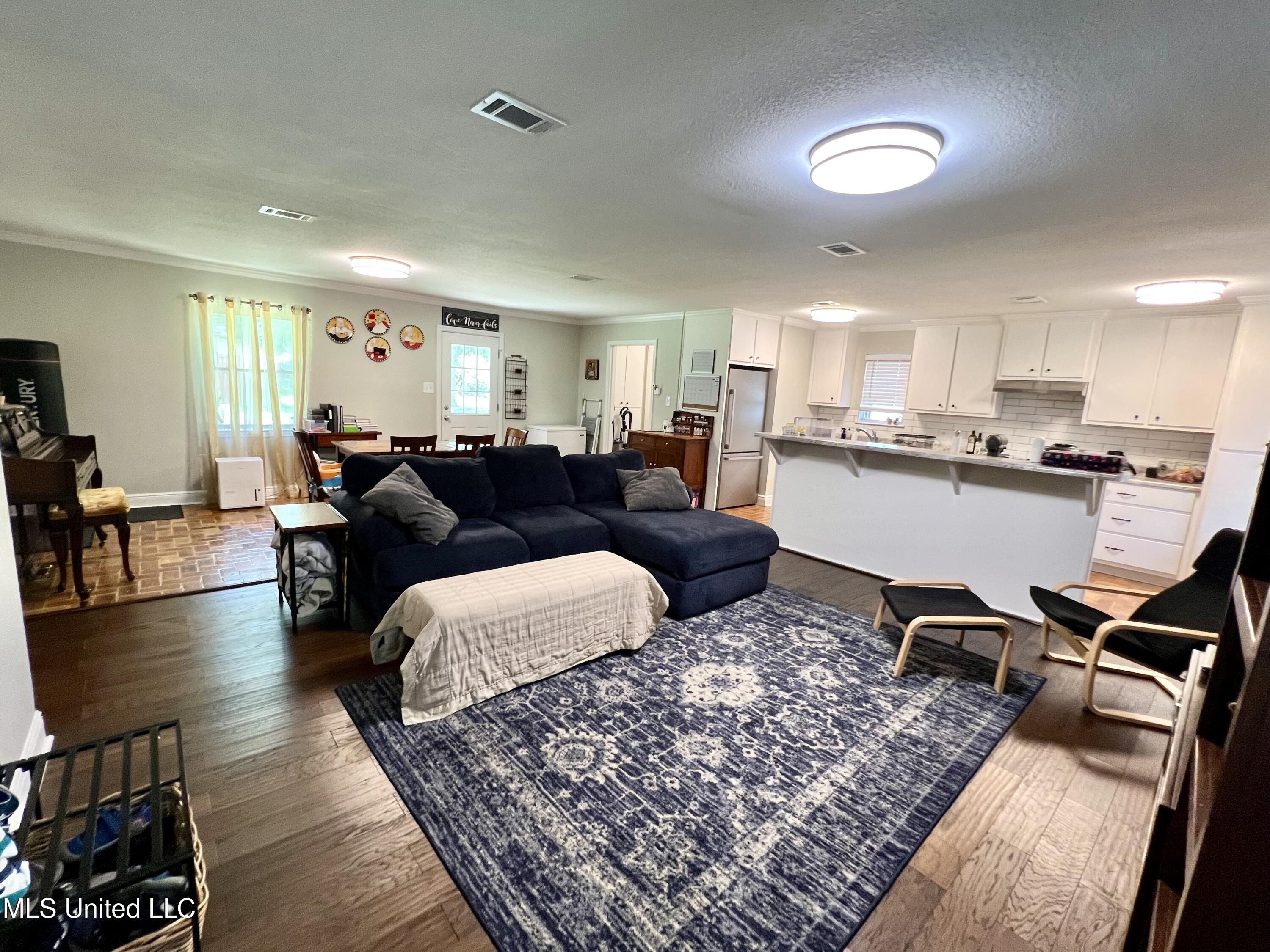 2621 Pintail Road Moss Point, MS 39562 - Photo 6 of 46 IMG_8076