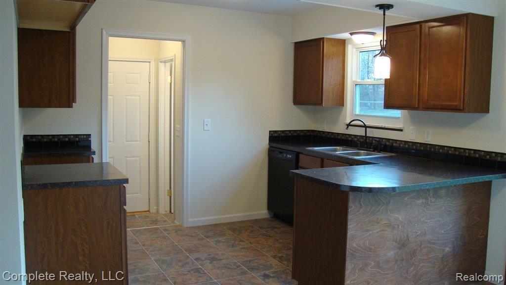 6435 Turner Road Flushing, MI 48433 - Photo 8 of 18 DSC00937.JPG
