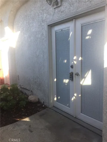 a view of a livingroom with a space