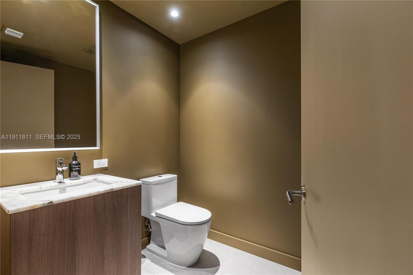 500 Alton Road, Unit 802 Miami Beach, FL 33139 - Photo 28 of 53