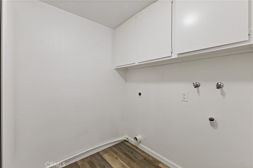 2352 Altisma Way, Unit 4 Carlsbad, CA 92009 - Photo 17 of 32 laundry room