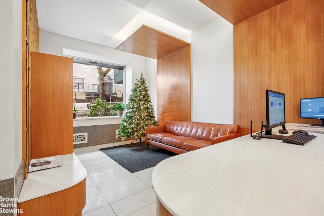 60 Remsen Street, Unit 10C Brooklyn, NY 11201 - Photo 14 of 17