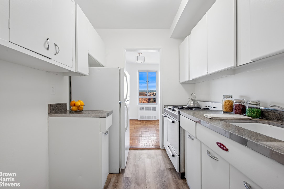 60 Remsen Street, Unit 10C Brooklyn, NY 11201 - Photo 8 of 17