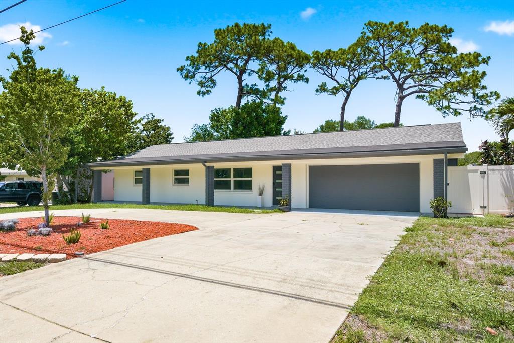 1290 Michigan Boulevard Dunedin, FL 34698 - Photo 3 of 53