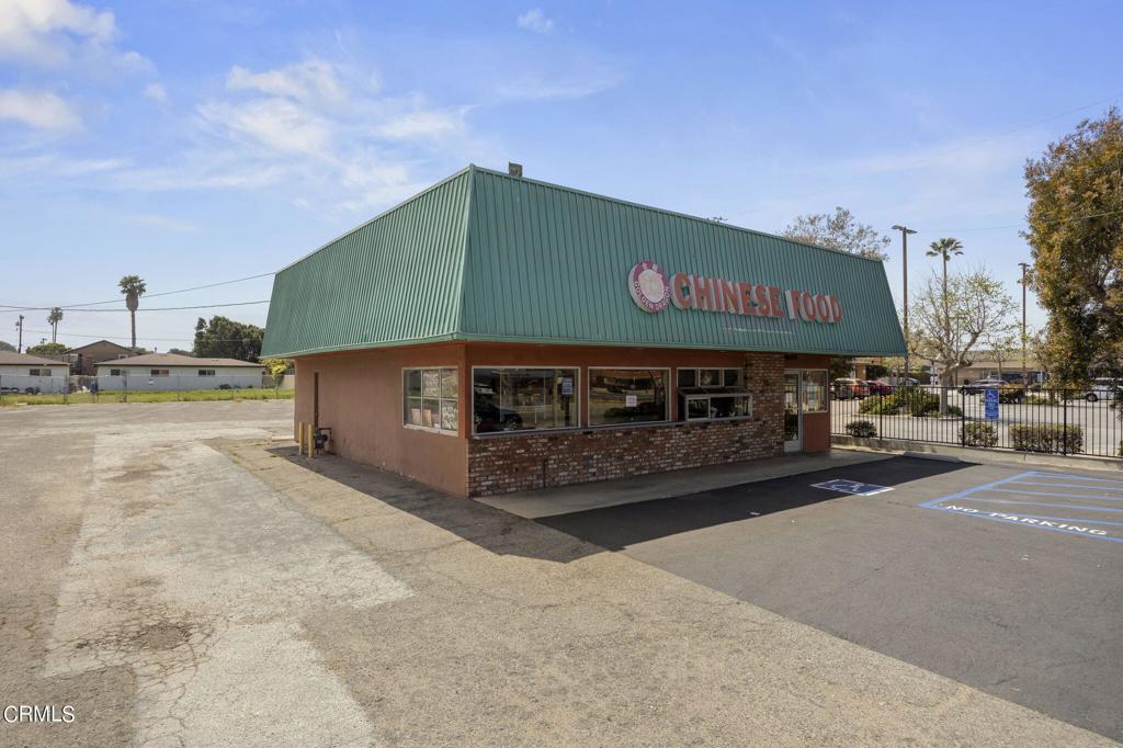 258 West Pleasant Valley Road Oxnard, CA 93033 - Photo 8 of 25