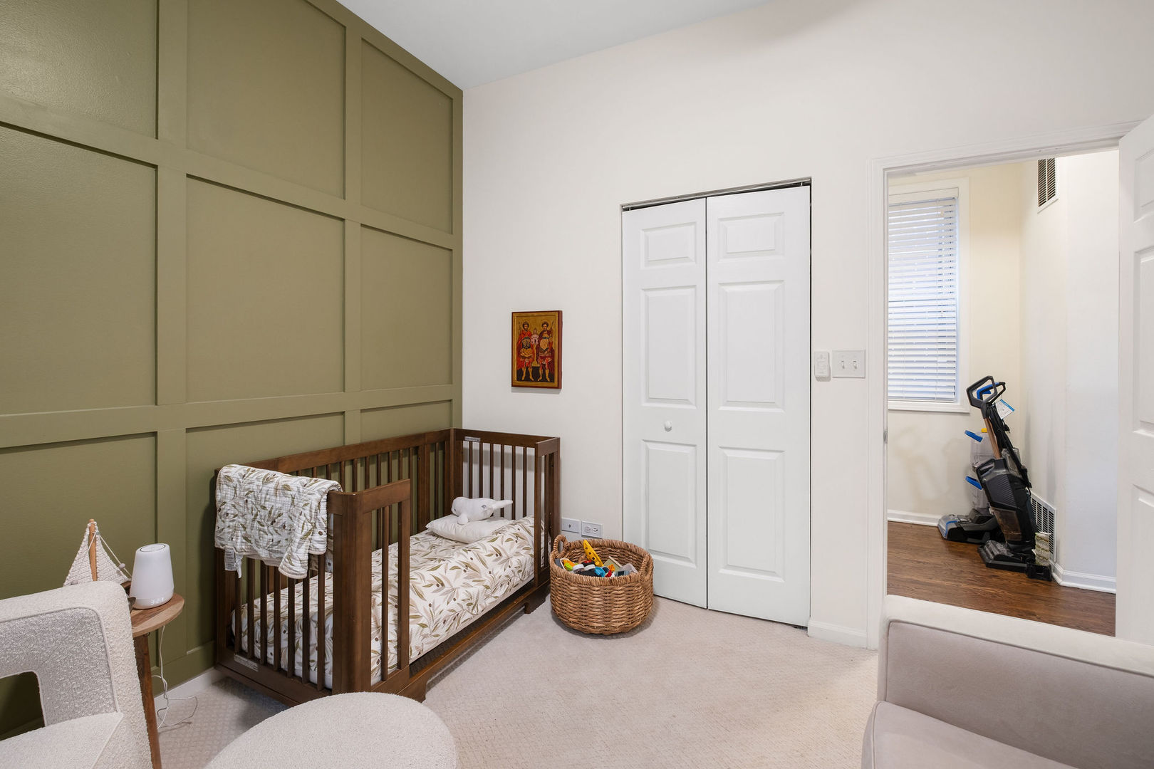 1529 West Montana Street, Unit 2 Chicago, IL 60614 - Photo 22 of 32 a bedroom with furniture and a potted plant