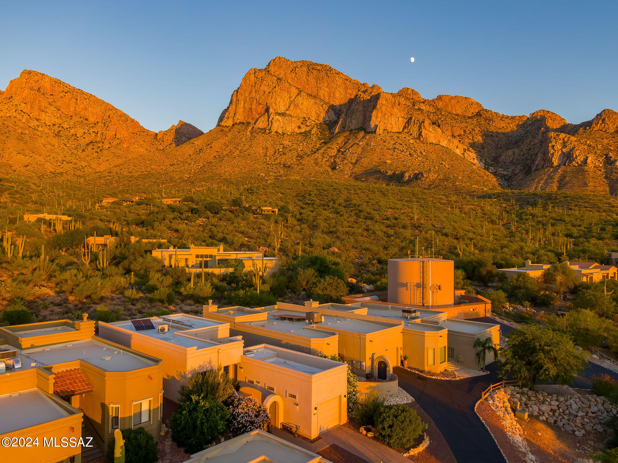 9811 North Ridge Shadow Place Oro Valley, AZ 85704 - Photo 32 of 35