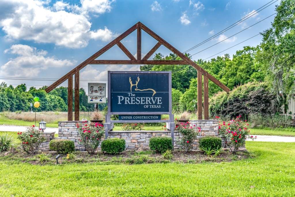 129 Shoreline Drive Cleveland, TX 77327 - Photo 9 of 22 a sign on the side of the building