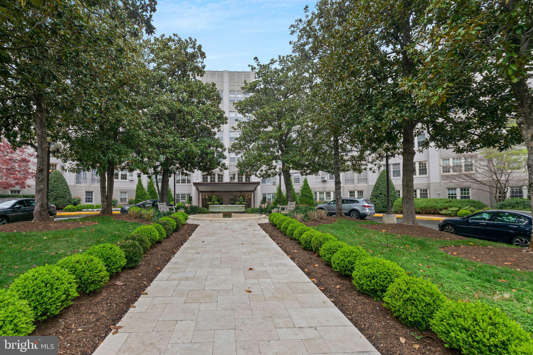 2737 Devonshire Place Northwest, Unit 7 Washington, DC 20008 - Photo 2 of 36 a view of a back yard