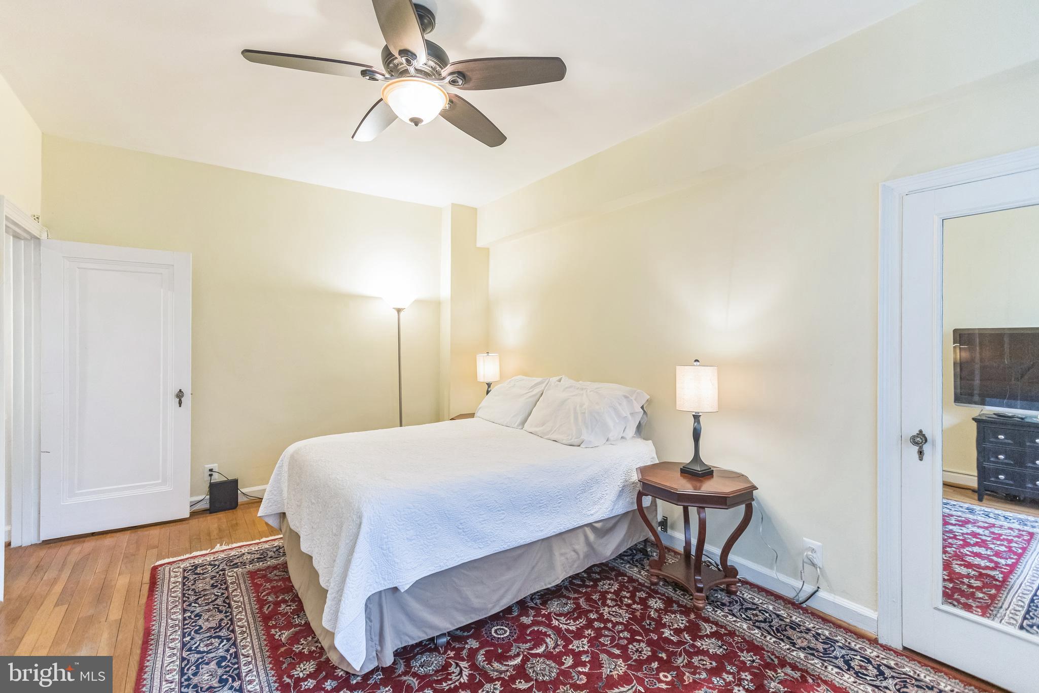 2737 Devonshire Place Northwest, Unit 7 Washington, DC 20008 - Photo 28 of 36 a bedroom with a bed and a table with potted plant