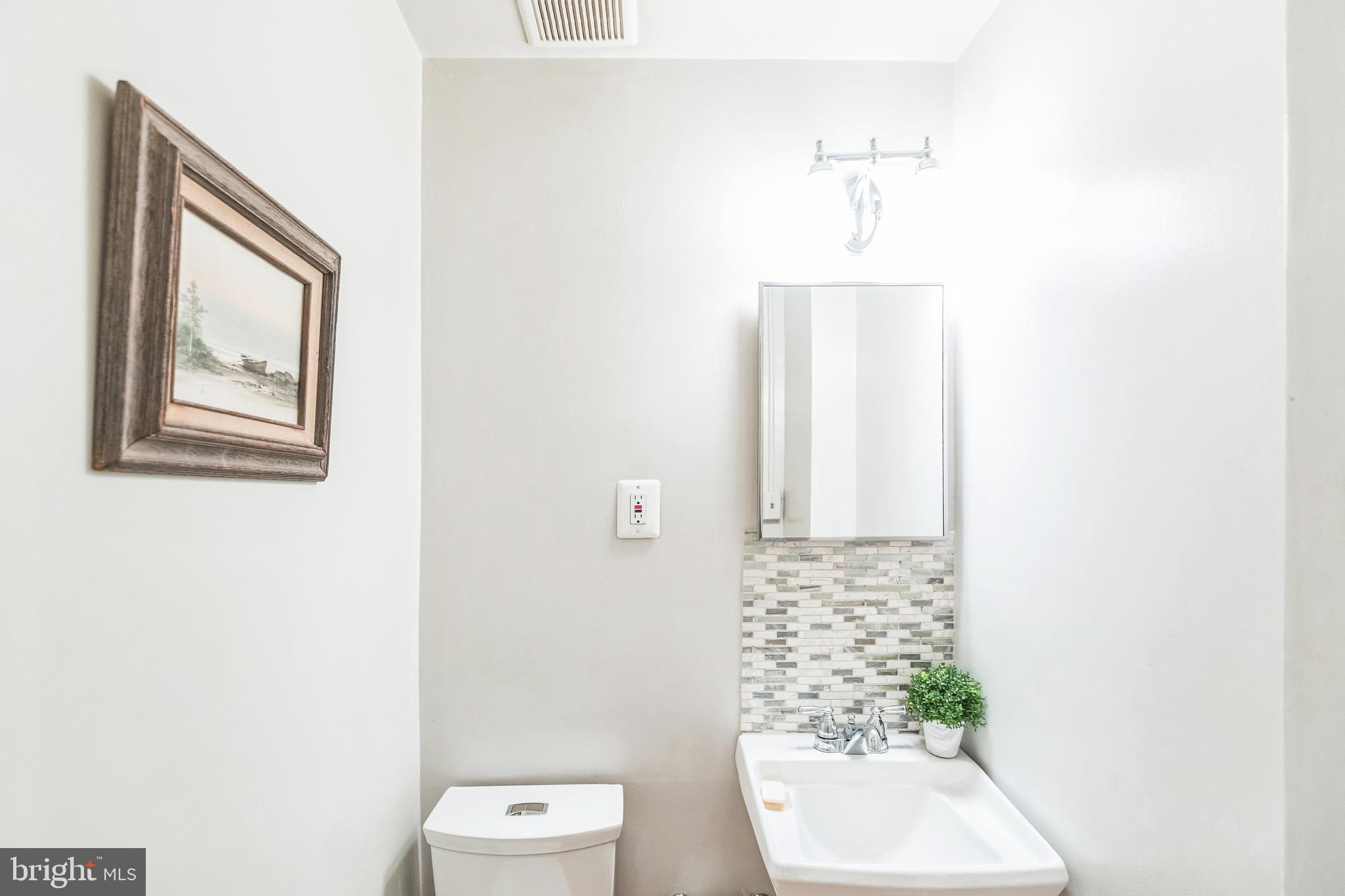2737 Devonshire Place Northwest, Unit 7 Washington, DC 20008 - Photo 30 of 36 a bathroom with a toilet a sink and mirror
