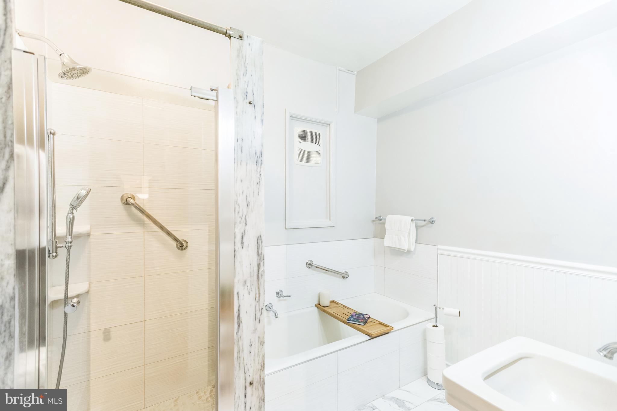 2737 Devonshire Place Northwest, Unit 7 Washington, DC 20008 - Photo 31 of 36 a bathroom with a tub and a sink