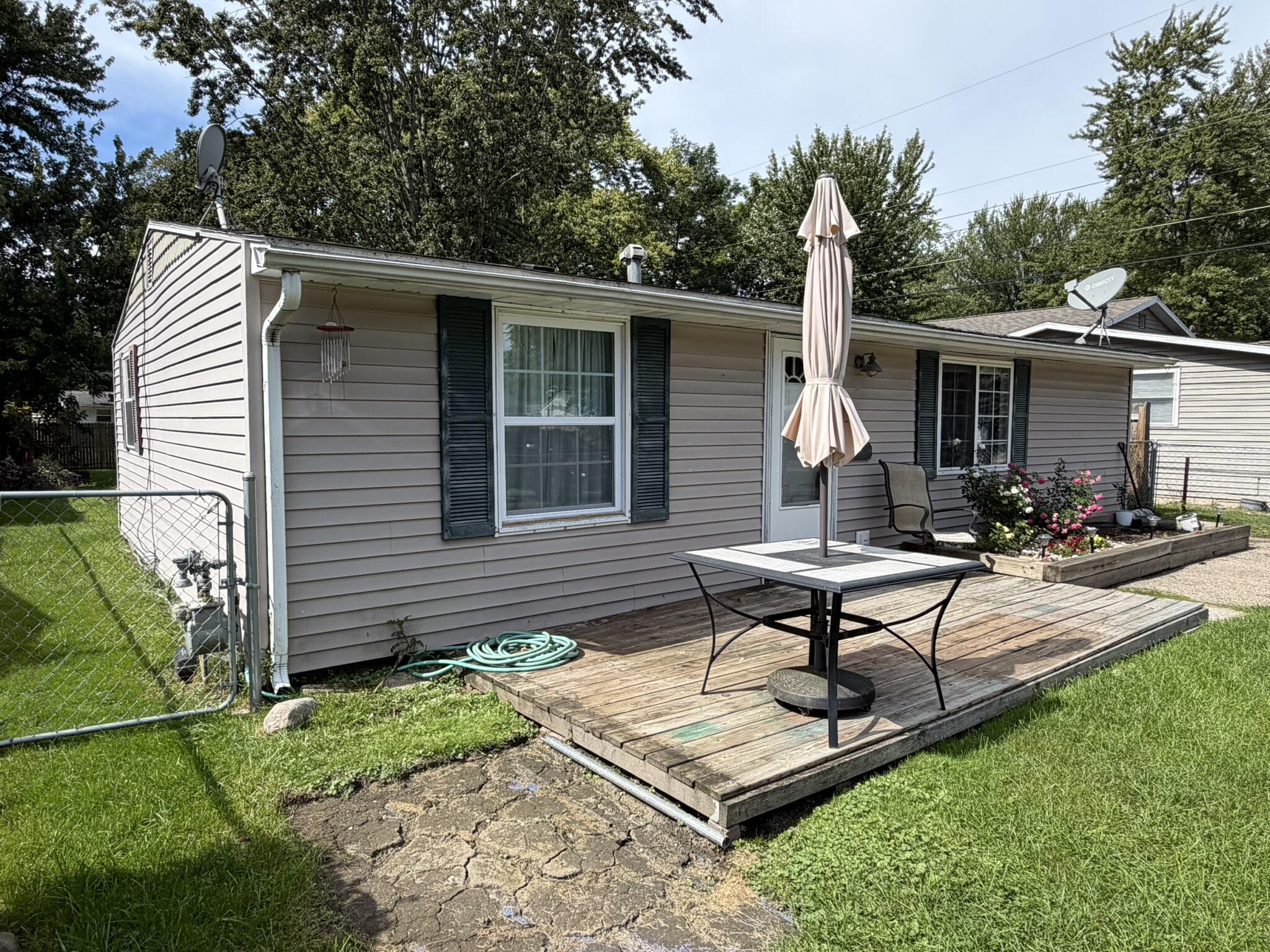 819 Prospect Court Watervliet, MI 49098 - Photo 2 of 31 IMG_5943
