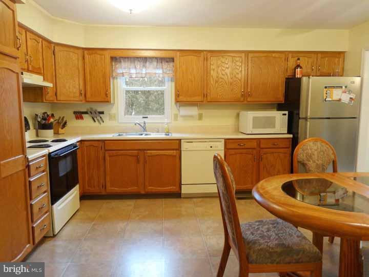 120 Spring Mt Road Schwenksville, PA 19473 - Photo 6 of 19 Gallery Image 6