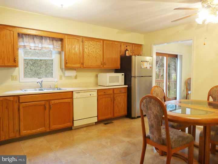 120 Spring Mt Road Schwenksville, PA 19473 - Photo 7 of 19 Gallery Image 7