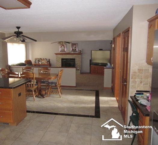6752 Lockmill Road Temperance, MI 48182 - Photo 5 of 18 20397696-4.JPG