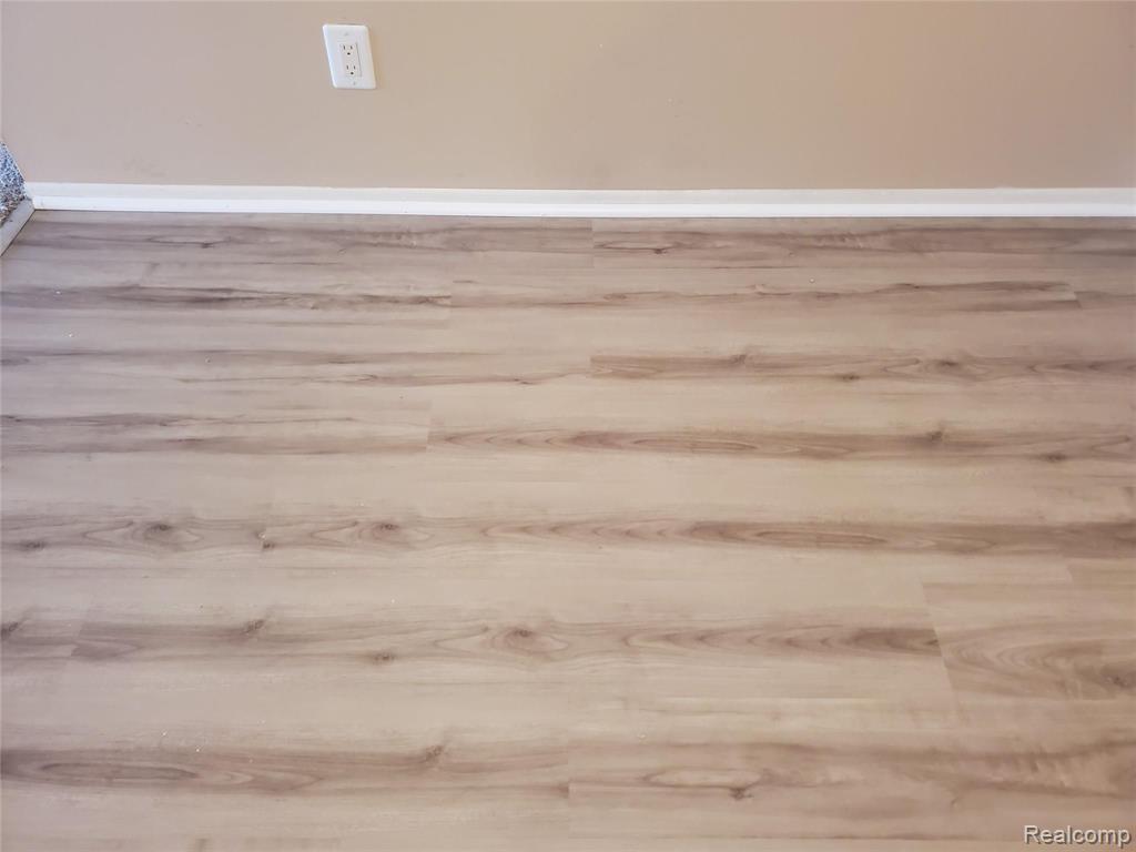 24360 East River Road, Unit 33 Grosse Ile, MI 48138 - Photo 13 of 25