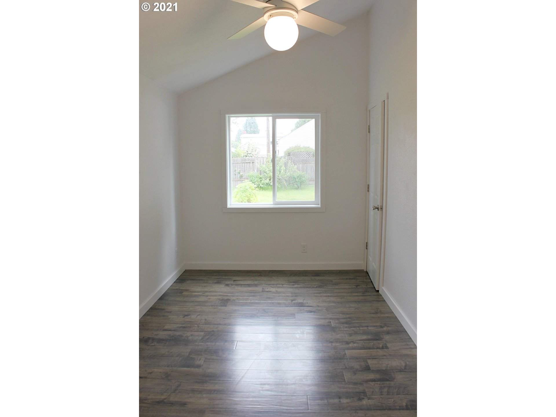 909 4th Street Springfield, OR 97477 - Photo 8 of 15