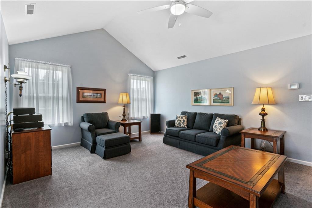 502 Stonecliff Lane Butler, PA 16001 - Photo 2 of 33