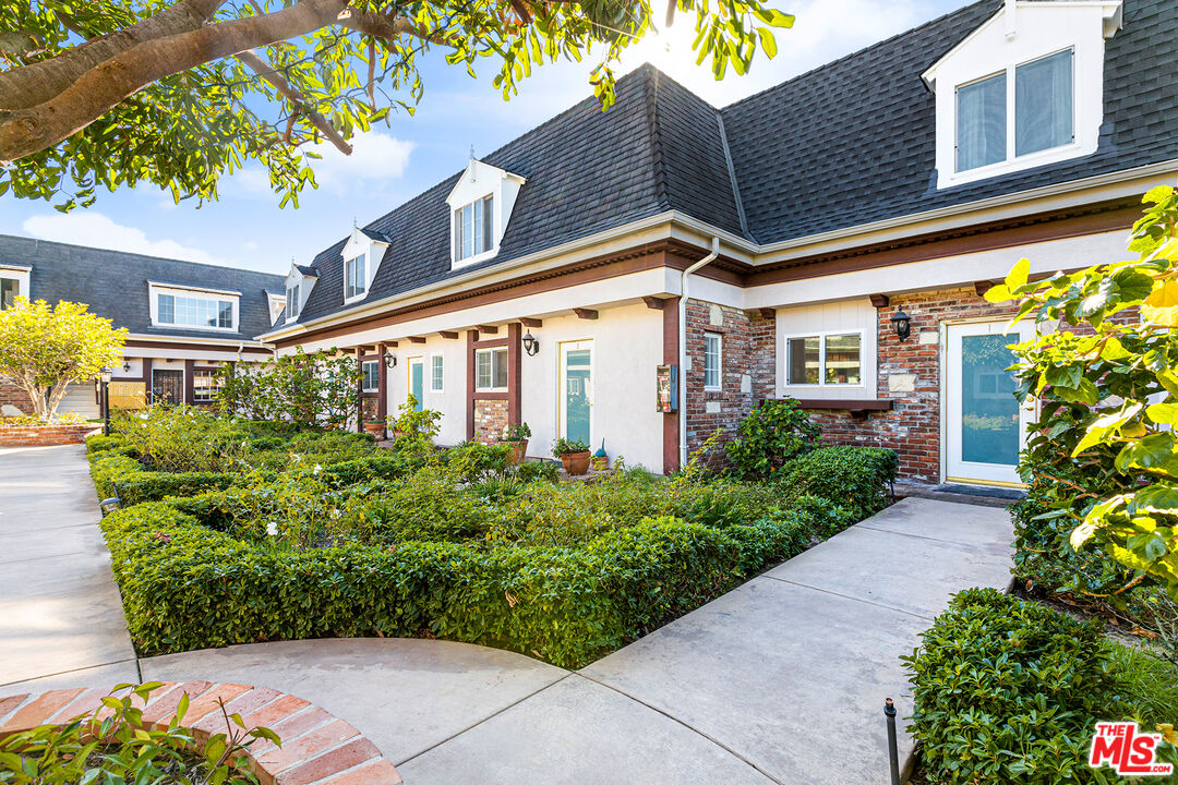 8130 Redlands Street, Unit 1 Playa del Rey, CA 90293 - Photo 1 of 26 Gallery Image 1