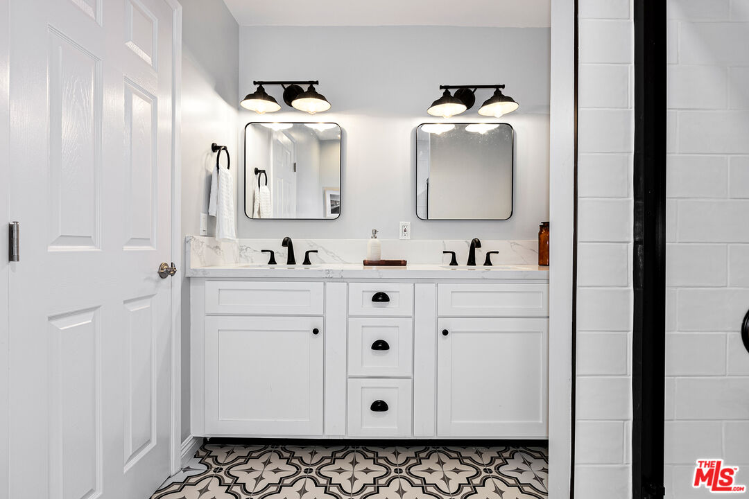 8130 Redlands Street, Unit 1 Playa del Rey, CA 90293 - Photo 21 of 26 Gallery Image 21