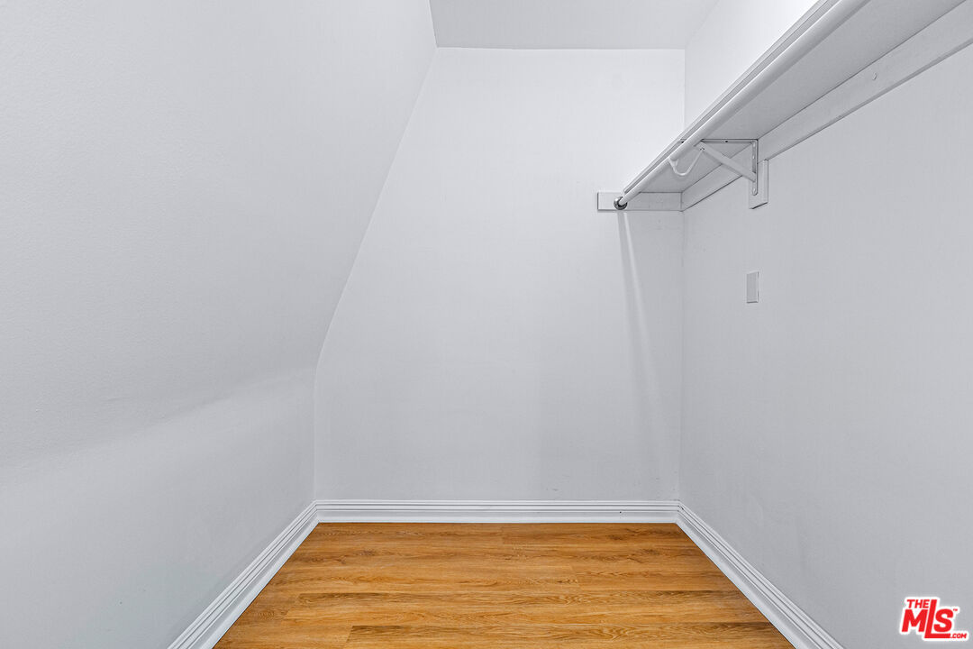 8130 Redlands Street, Unit 1 Playa del Rey, CA 90293 - Photo 23 of 26 Gallery Image 23