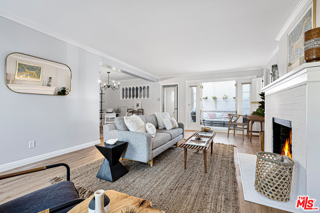 8130 Redlands Street, Unit 1 Playa del Rey, CA 90293 - Photo 5 of 26 Gallery Image 5