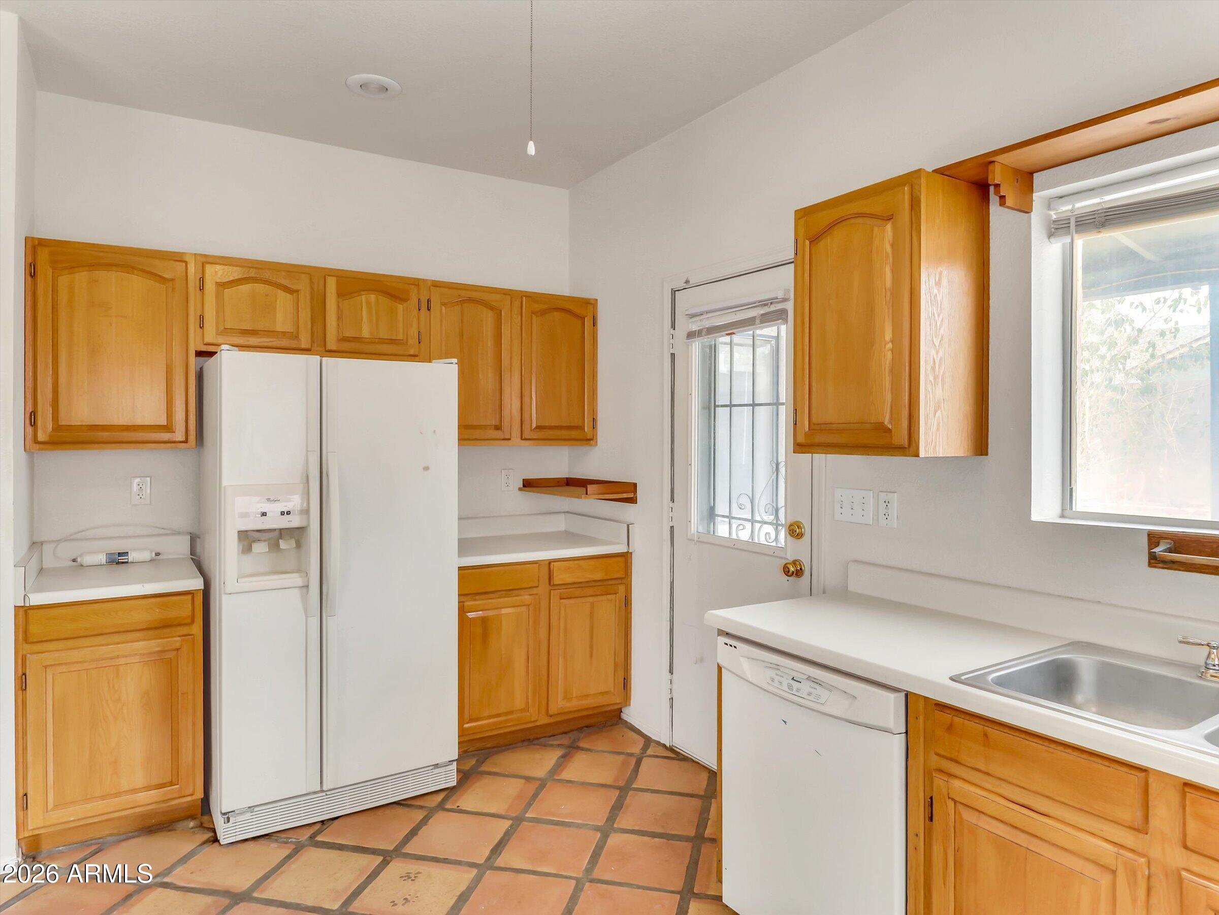 1331 East Apollo Road Phoenix, AZ 85042 - Photo 6 of 31 13-1331 E Apollo Rd-13