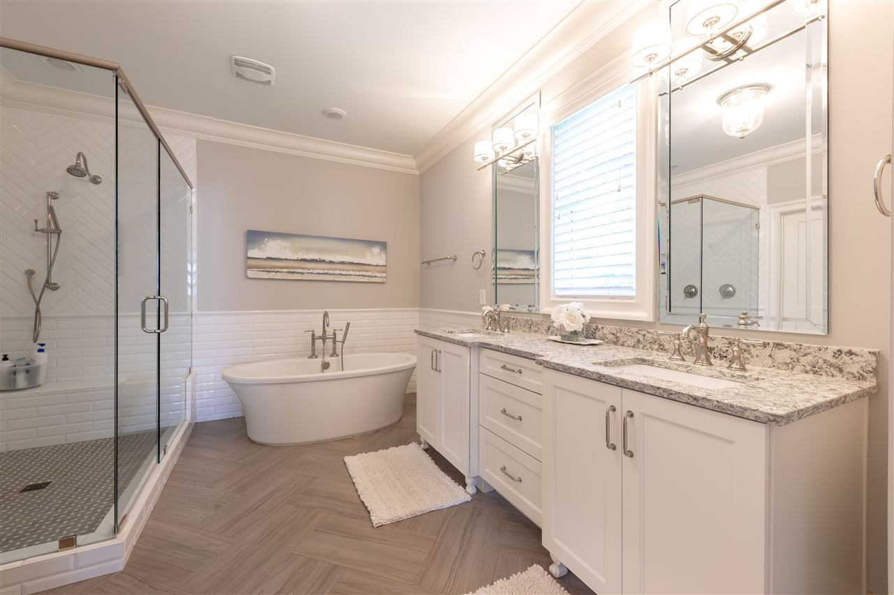 712 Sampson Street Raleigh, NC 27609 - Photo 21 of 30 Master Bath with tub