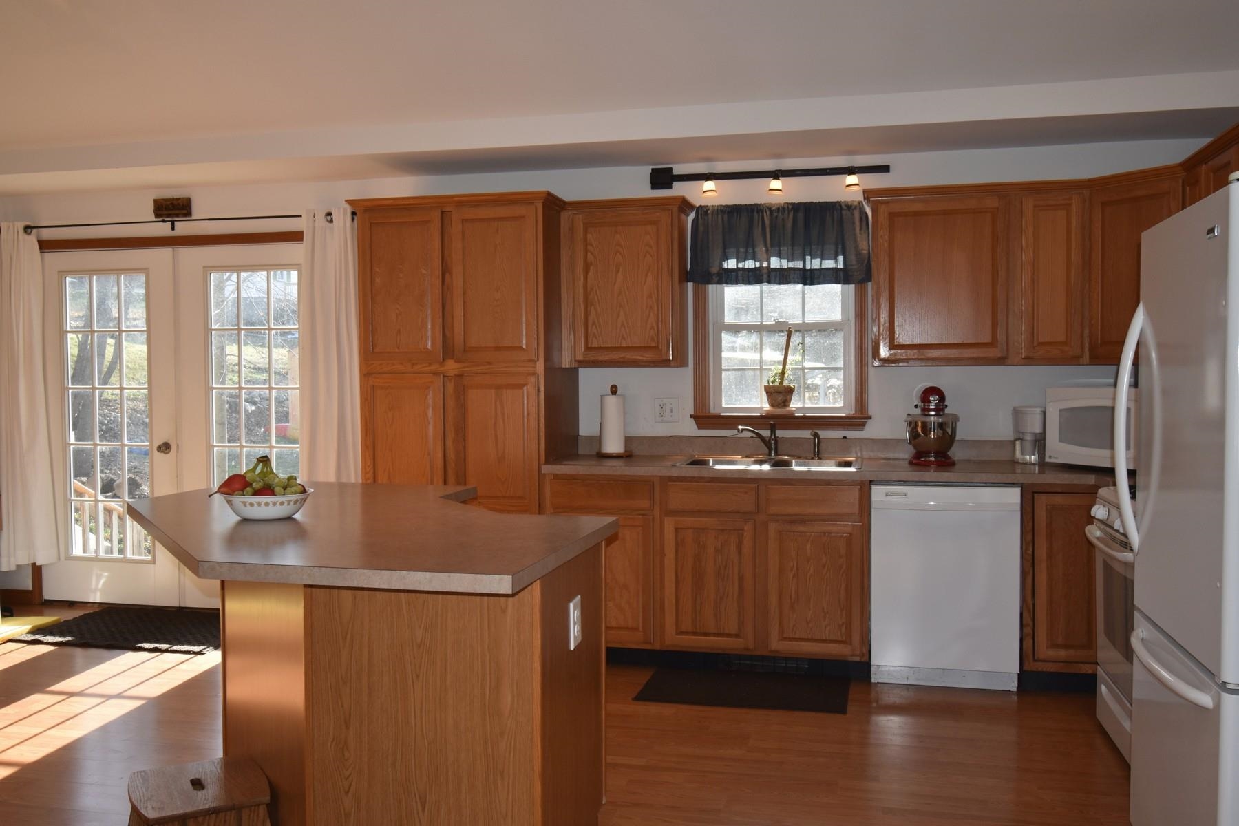 28 Burnham Avenue Rutland, VT 05701 - Photo 7 of 36