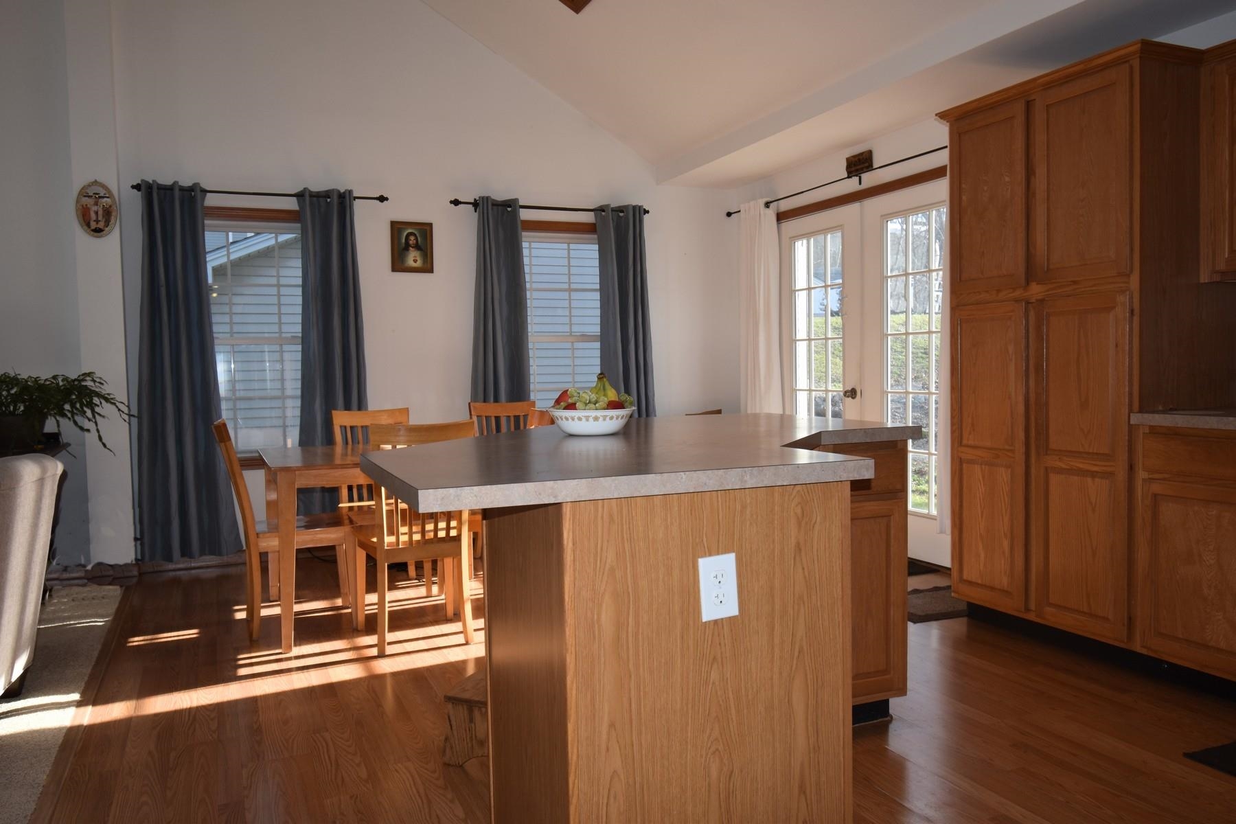 28 Burnham Avenue Rutland, VT 05701 - Photo 8 of 36