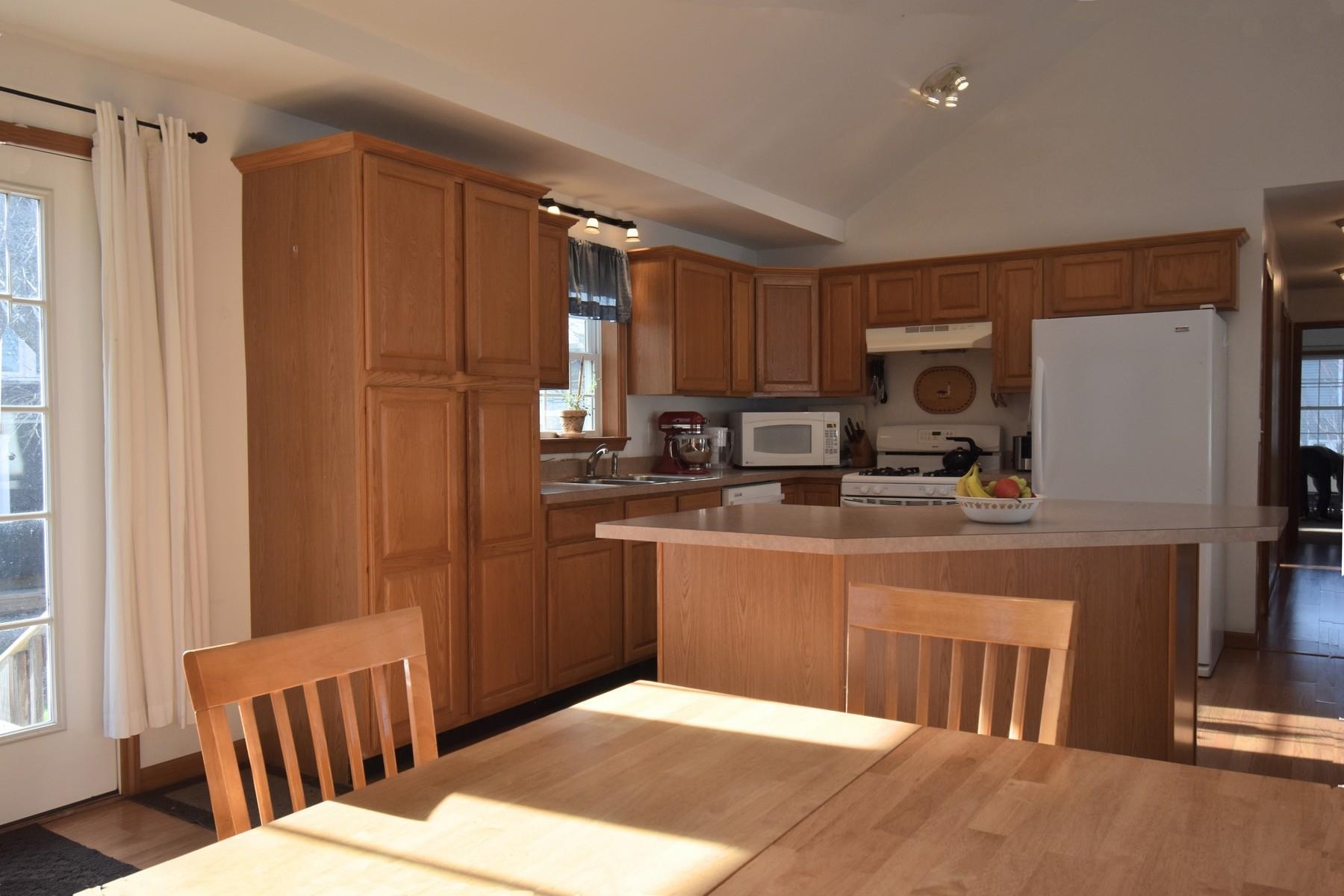 28 Burnham Avenue Rutland, VT 05701 - Photo 10 of 36
