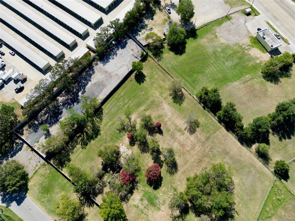 5008 Collett Little Road Fort Worth, TX 76119 - Photo 11 of 17 a view of a flower in a garden