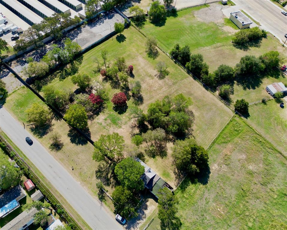 5008 Collett Little Road Fort Worth, TX 76119 - Photo 4 of 17 a view of a garden with flowers