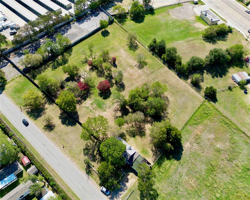 5008 Collett Little Road Fort Worth, TX 76119 - Photo 6 of 17 a bunch of flowers in a garden