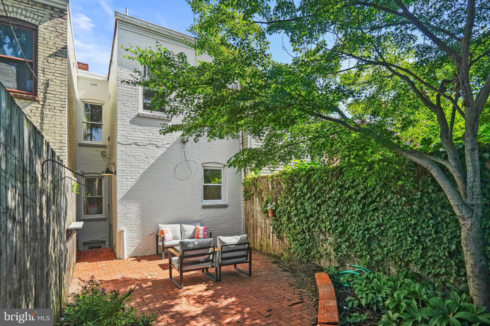 655 F Street Northeast Washington, DC 20002 - Photo 20 of 24 a view of a patio with table and chairs and potted plants