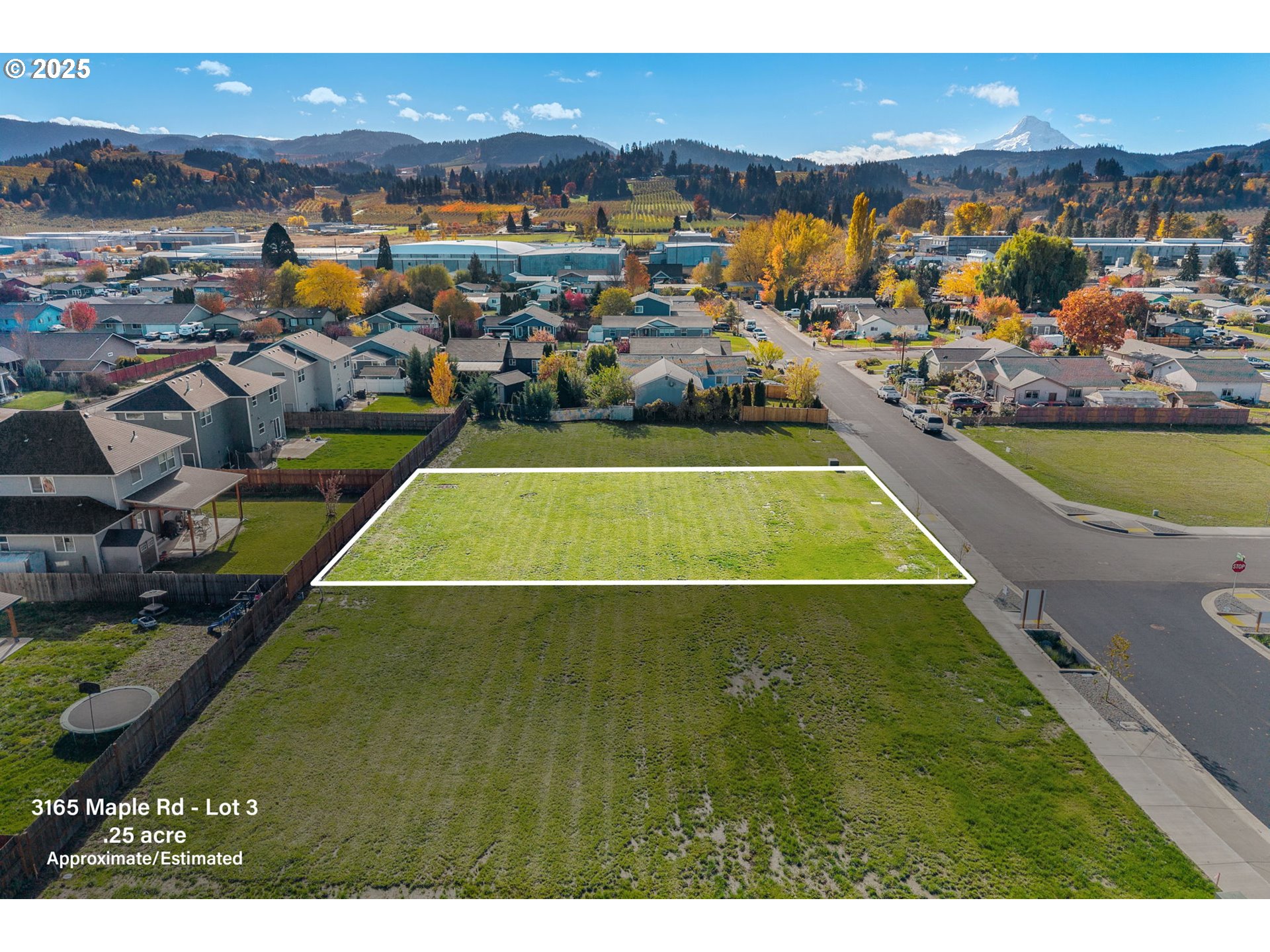3165 Maple Road Hood River, OR 97031 - Photo 11 of 20 a view of a city