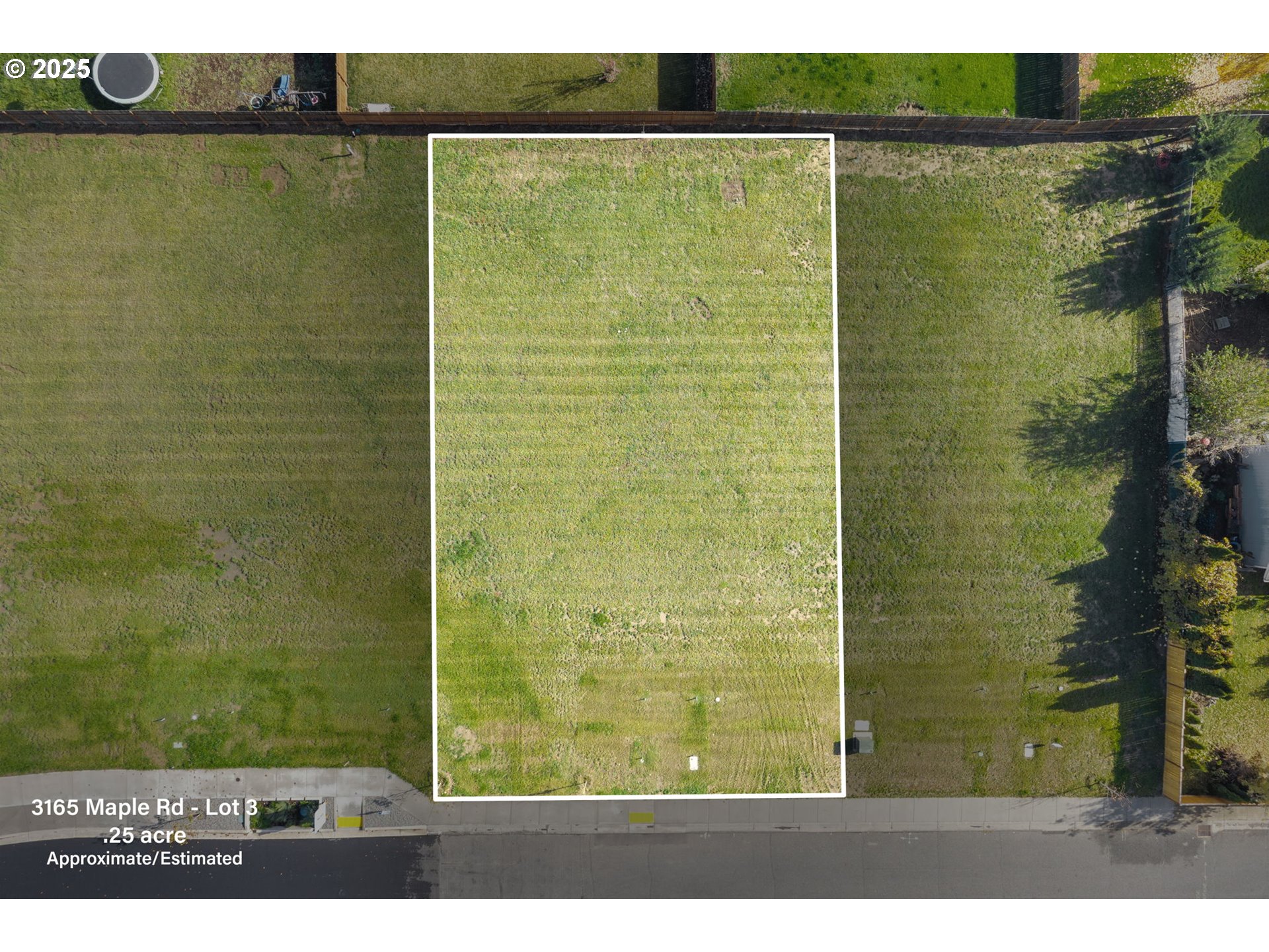 3165 Maple Road Hood River, OR 97031 - Photo 16 of 20 a view of a bathroom shower